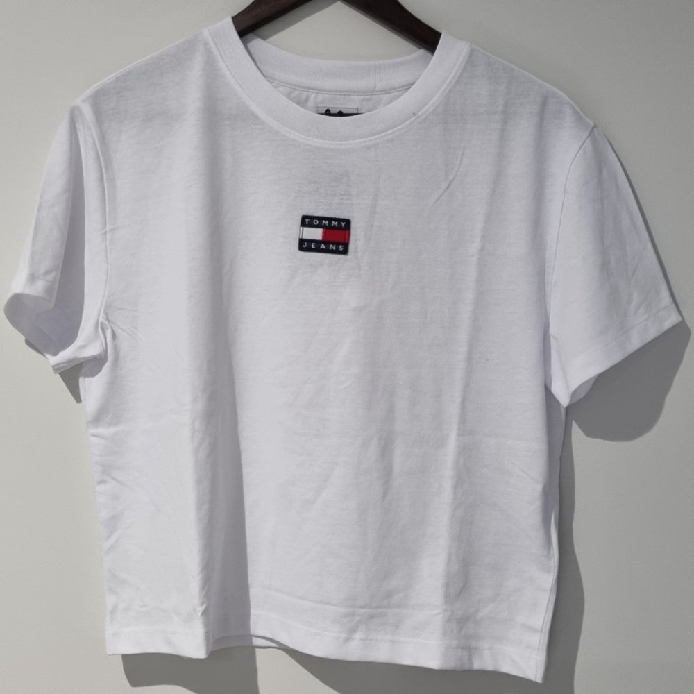 Tommy Hilfiger Tommy Jeans Badge Crew Neck Shirt Women's White Crew Neck Shirt - Picture 5 of 9